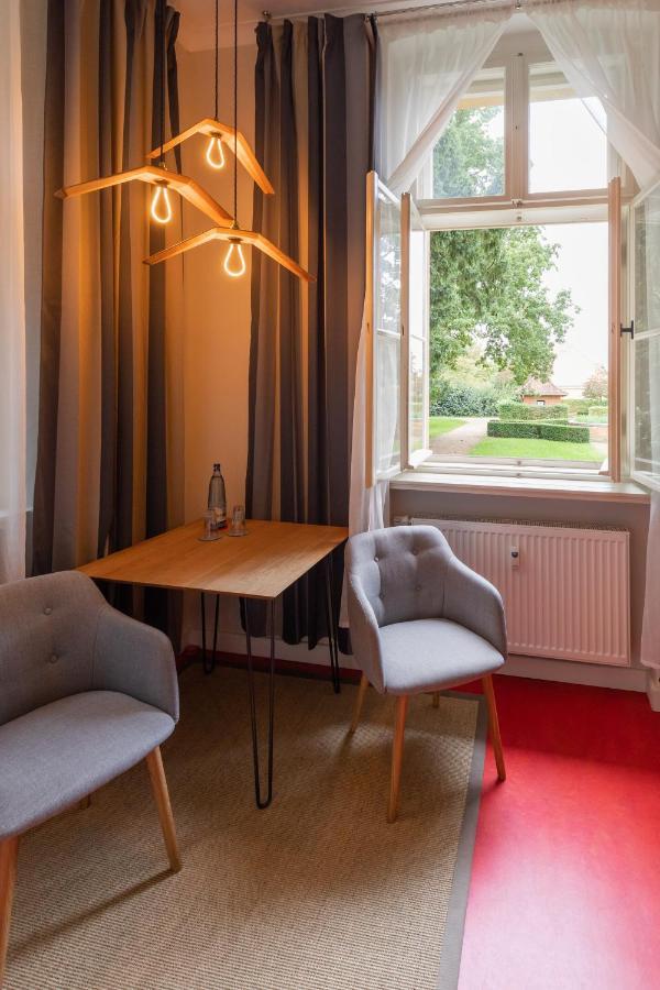 Kavaliershaus Krumke - Gaestehaus Im Schlosspark - Schluesselbox - Kein Tv Hotel Ngoại thất bức ảnh