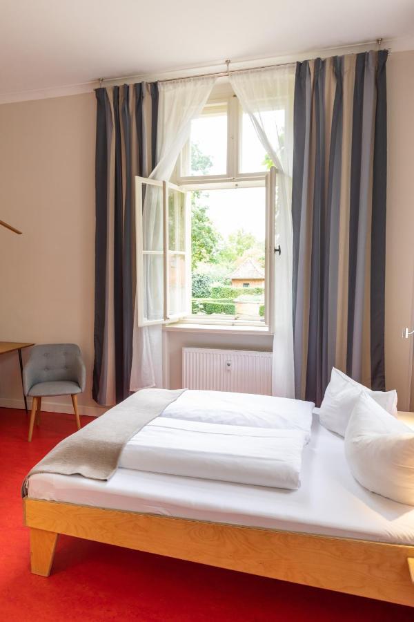 Kavaliershaus Krumke - Gaestehaus Im Schlosspark - Schluesselbox - Kein Tv Hotel Ngoại thất bức ảnh