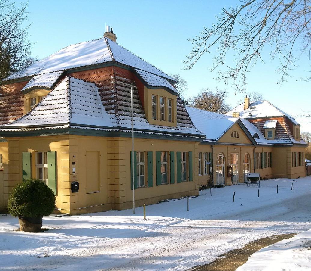 Kavaliershaus Krumke - Gaestehaus Im Schlosspark - Schluesselbox - Kein Tv Hotel Ngoại thất bức ảnh