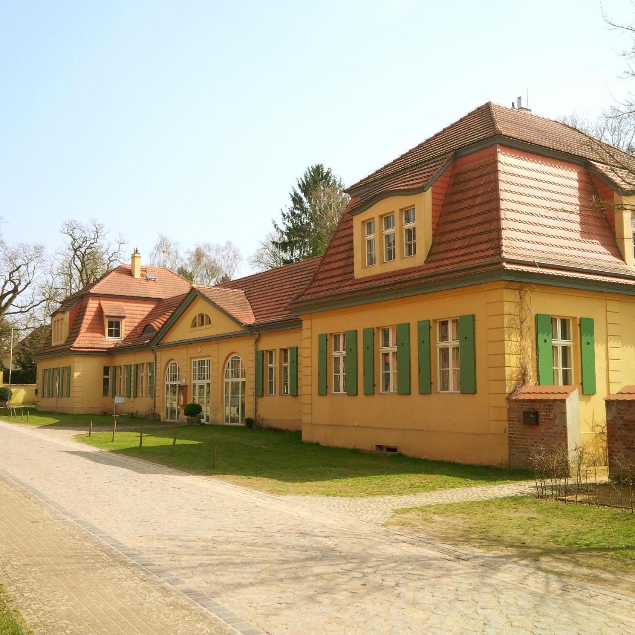 Kavaliershaus Krumke - Gaestehaus Im Schlosspark - Schluesselbox - Kein Tv Hotel Ngoại thất bức ảnh